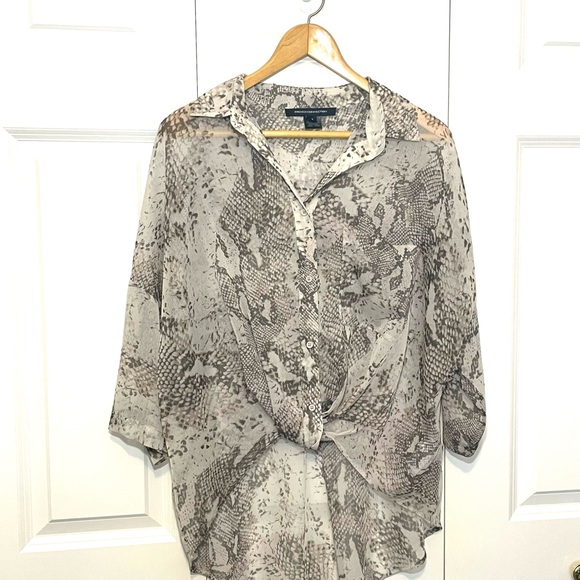 French Connection Danae Crinkle Snake Print Twist Front Top - Picture 3 of 10